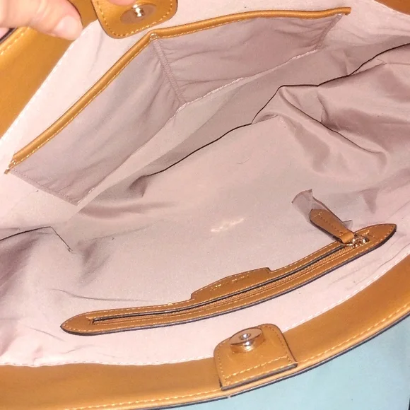 EUC Nine West Camel Tan Large Purse 2 Inside Pockets & Zipper Part Inside - Picture 5 of 5